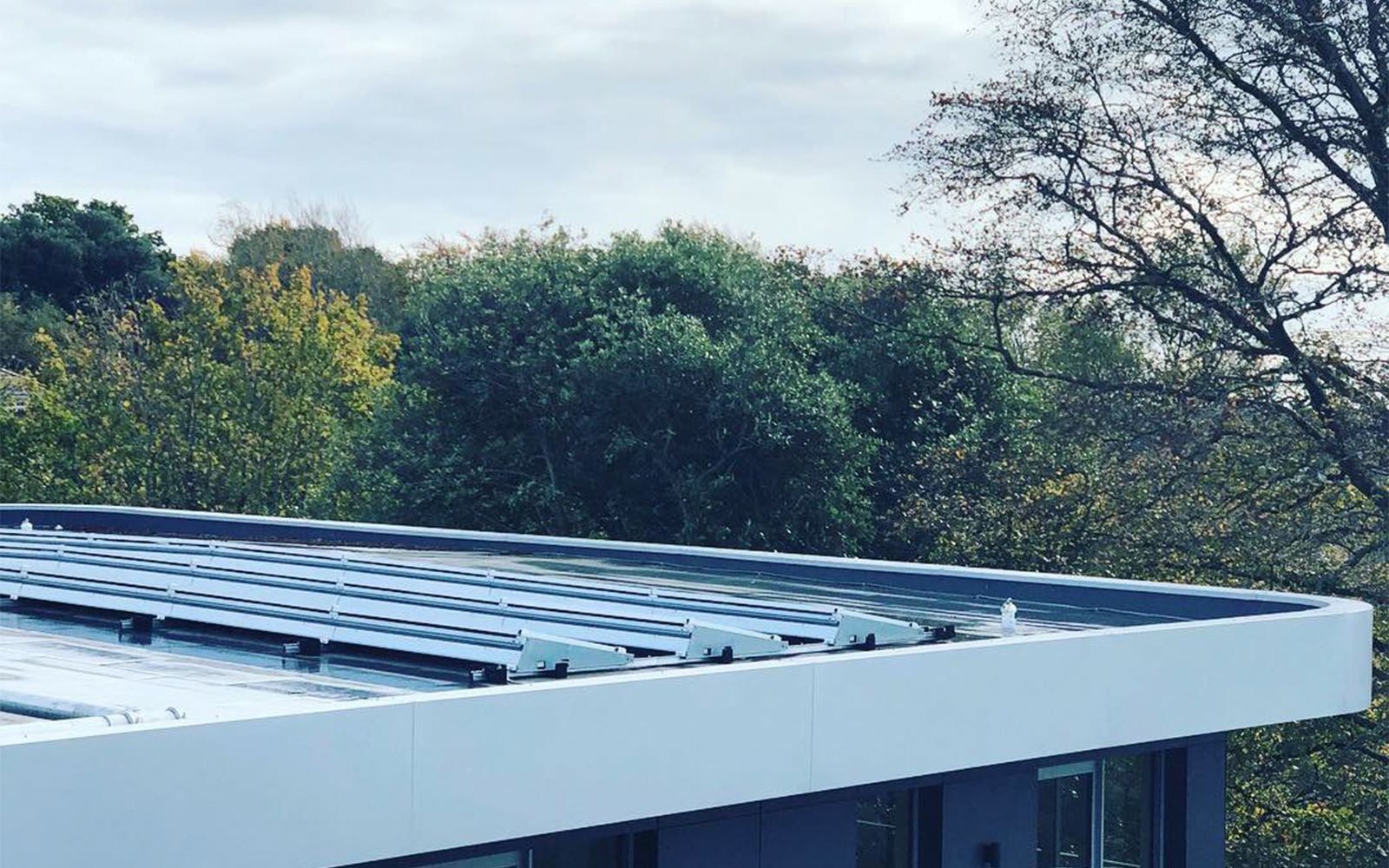 Roof edge fascia in aluminium