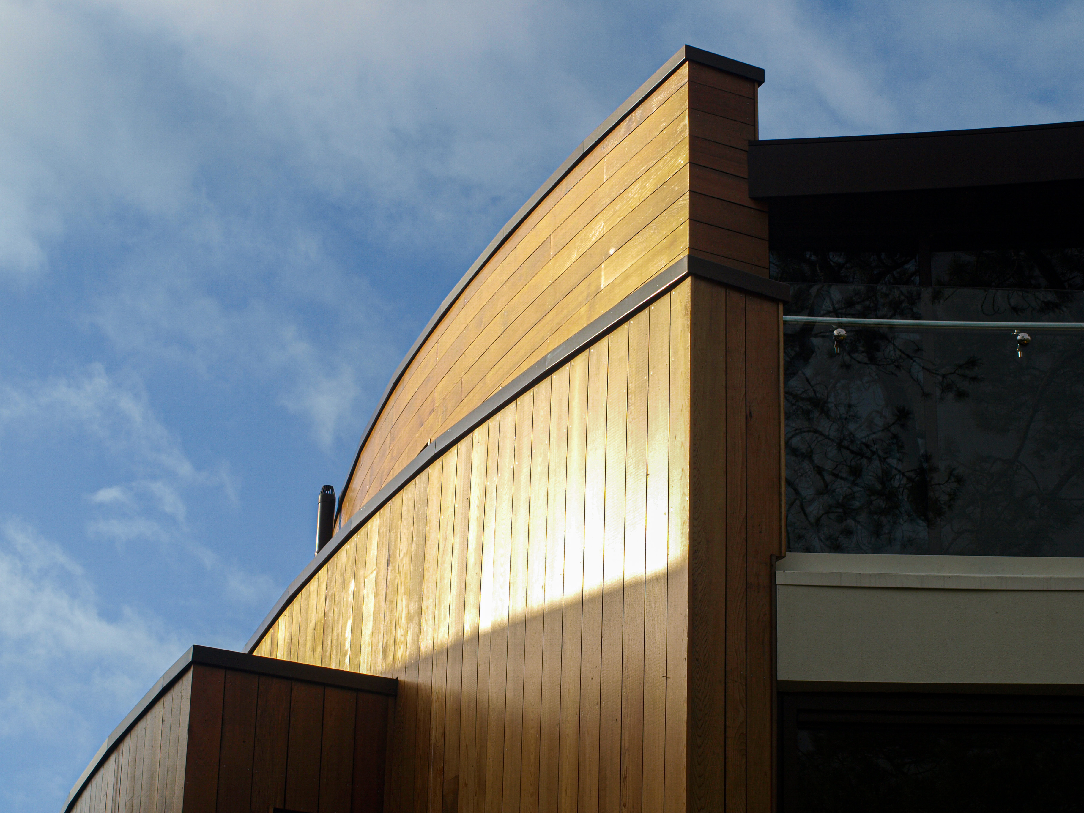 Aluminium capping on side of building