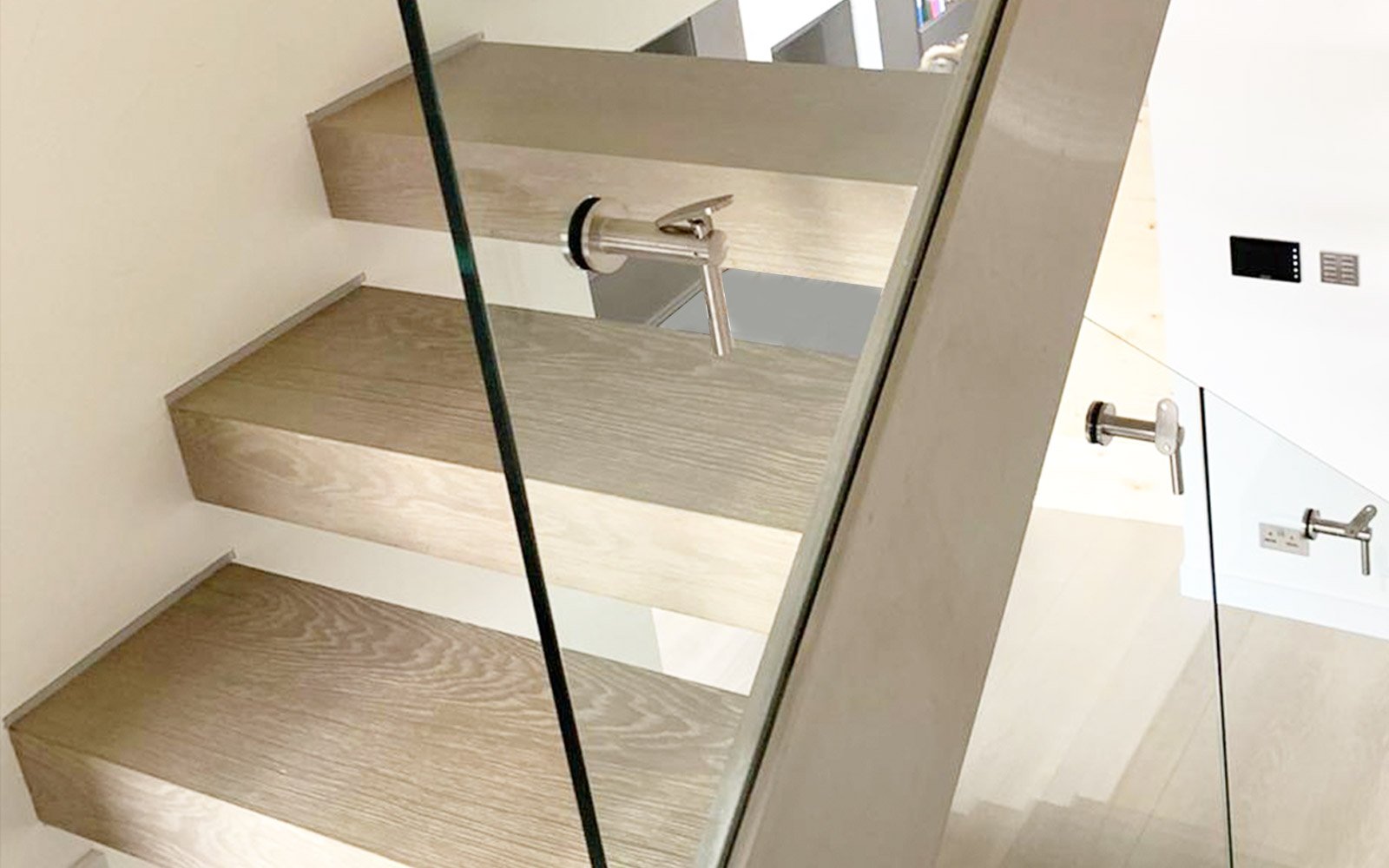 Aluminium & Glass Stair Profile